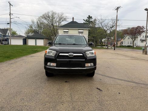 Used 2011 Toyota 4Runner Limited AWD/4WD image 2