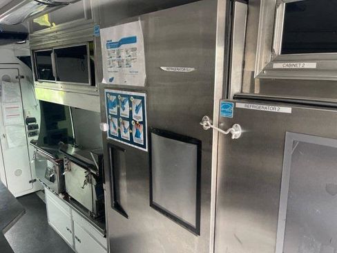 Used 2020 Mercedes-Benz Sprinter 4500 w/ Premium Plus Package image 46