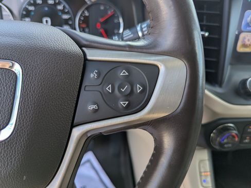 Used 2019 GMC Acadia Denali w/ Technology Package AWD/4WD image 16