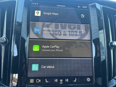 Used 2025 Volvo XC60 B5 Plus image 26