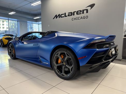 Used 2023 Lamborghini Huracan EVO image 3