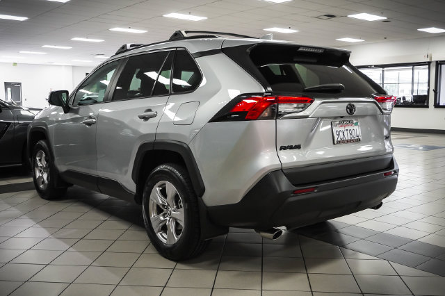 Used 2022 Toyota RAV4 XLE w/ Convenience Package FWD image 8