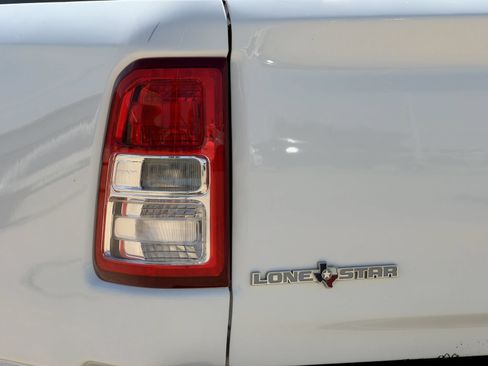 Used 2019 RAM 1500 Big Horn AWD/4WD image 12