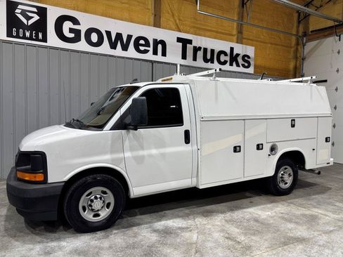 Used 2017 Chevrolet Express 3500 RWD image 4