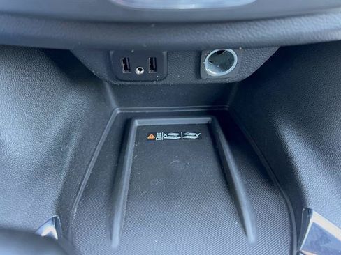 Used 2023 Chevrolet Traverse LT FWD image 23