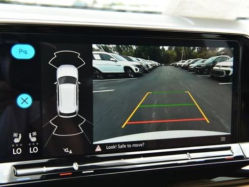 Used 2025 Volkswagen Atlas Cross Sport SE w/ Panoramic Sunroof Package FWD image 13