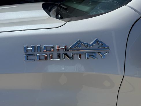 Used 2019 Chevrolet Silverado 1500 High Country w/ Technology Package AWD/4WD image 6