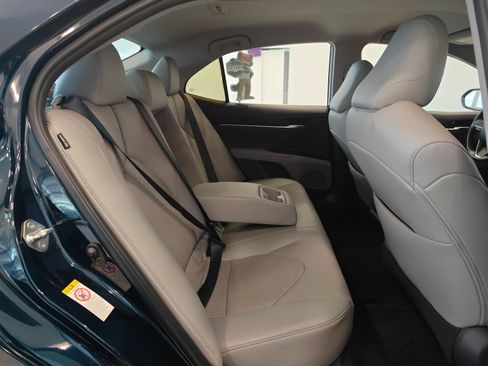 Used 2018 Toyota Camry XSE FWD image 15