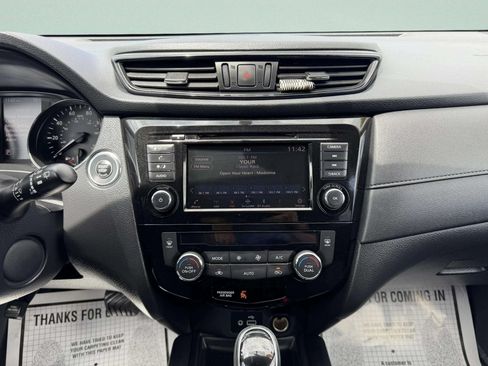 Used 2018 Nissan Rogue SV AWD/4WD image 37