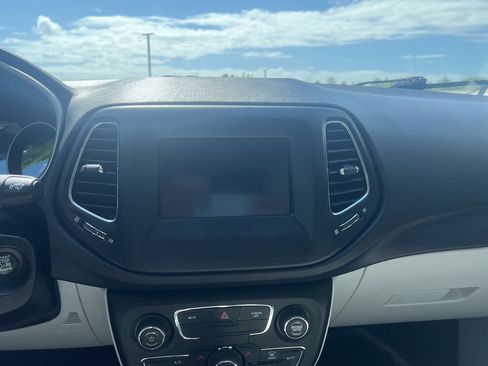 Used 2020 Jeep Compass Latitude FWD image 18