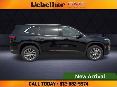 Used 2025 Buick Enclave Preferred image 3
