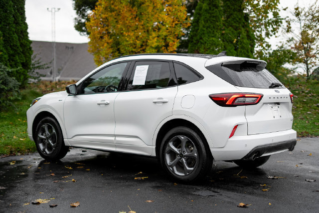 Used 2024 Ford Escape ST-Line w/ Tech Pack #1 AWD/4WD image 7