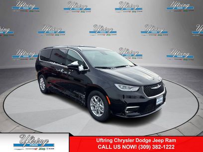 New 2026 Chrysler Pacifica Select