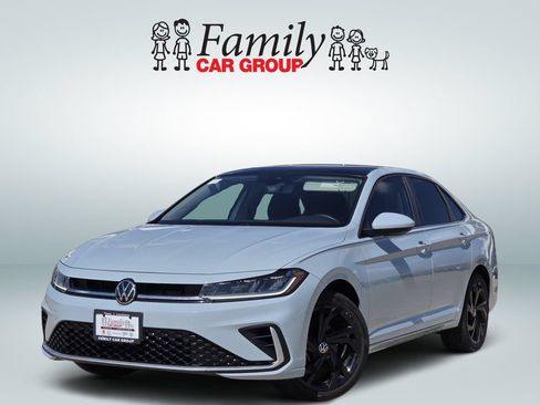 Used 2025 Volkswagen Jetta SE w/ Sunroof Package FWD image 1