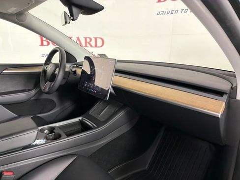 Used 2024 Tesla Model Y Long Range AWD/4WD image 17