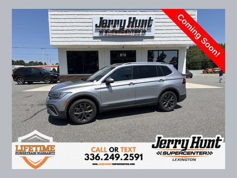 Used 2023 Volkswagen Tiguan SE w/ Panoramic Sunroof Package AWD/4WD image 1