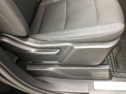 Used 2022 Chevrolet Silverado 1500 LT AWD/4WD image 41