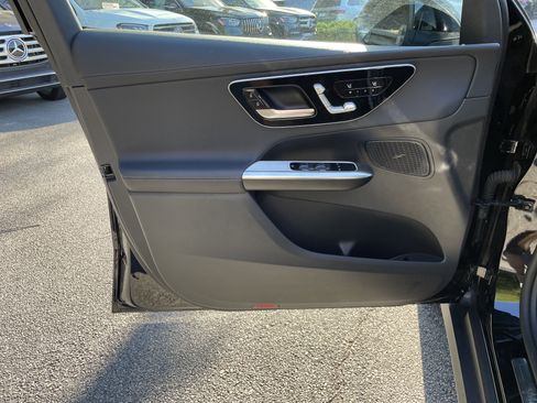 Certified 2025 Mercedes-Benz GLC 300 4MATIC image 18