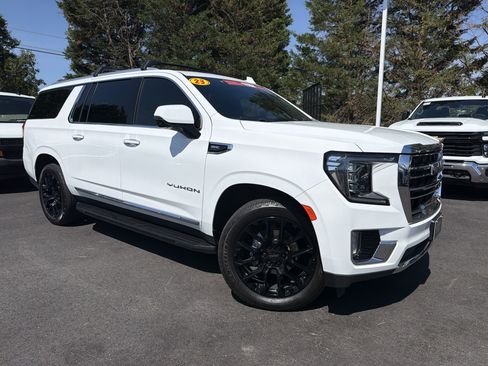 Used 2023 GMC Yukon XL SLT w/ SLT Luxury Package AWD/4WD image 2