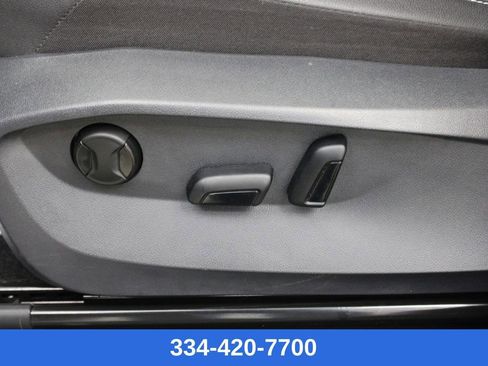 Certified 2023 Volkswagen Tiguan SE w/ Panoramic Sunroof Package image 18