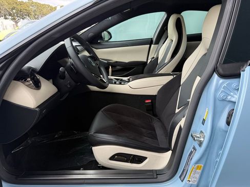 New 2025 Karma Revero Luxury RWD image 8