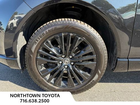 Used 2024 Toyota Venza Nightshade image 25