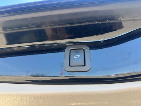 Used 2018 Toyota Highlander Plus FWD image 24
