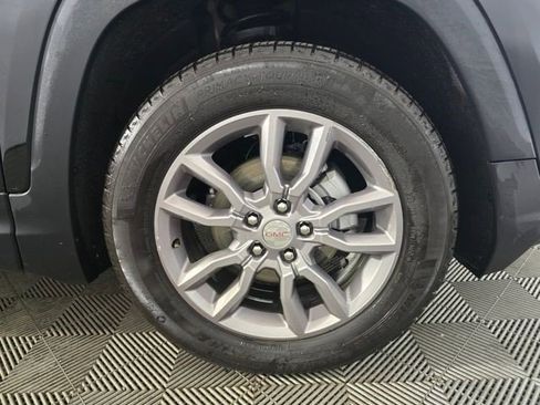 Used 2024 GMC Terrain SLT image 21