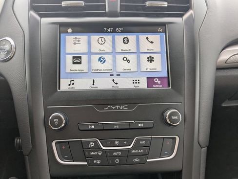 Used 2019 Ford Fusion SE w/ Equipment Group 151A FWD image 5