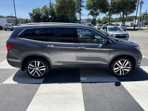 Used 2017 Honda Pilot Touring image 3
