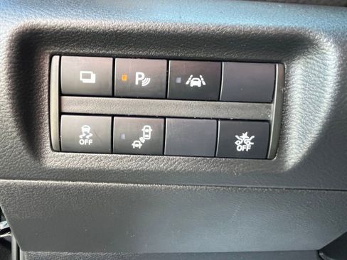 Used 2020 Nissan Kicks S image 12