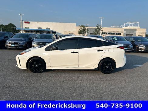 Used 2022 Toyota Prius FWD image 2