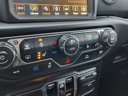 Used 2021 Jeep Wrangler Unlimited Sahara w/ Cold Weather Group image 33