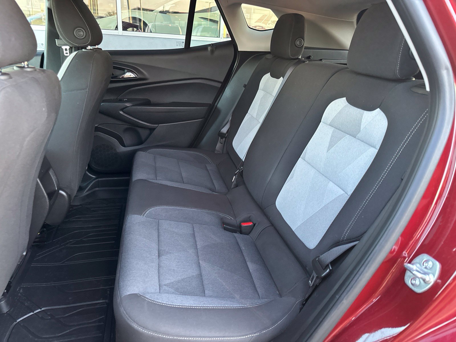 Used 2025 Chevrolet Trax LS w/ LS Convenience Package FWD image 14