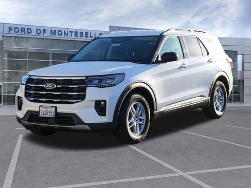 Used 2025 Ford Explorer Active w/ Active Comfort Package image 8