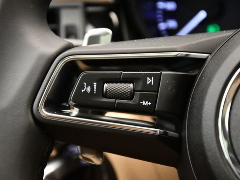 Used 2025 Porsche Macan image 24