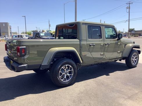 New 2025 Jeep Gladiator Sport image 31
