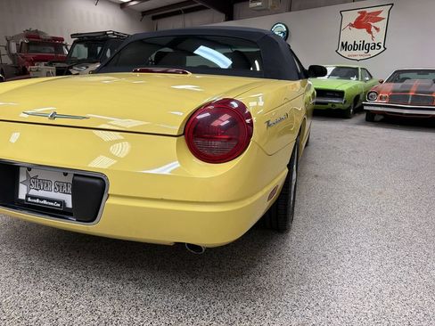 Used 2002 Ford Thunderbird RWD image 16