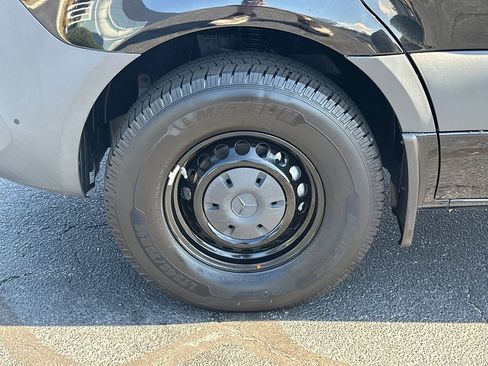 Used 2023 Mercedes-Benz Sprinter 2500 image 11