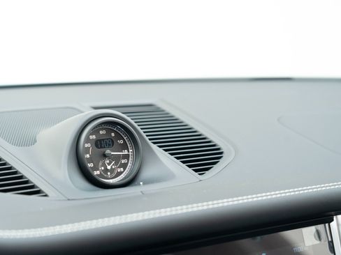 New 2026 Porsche Macan image 24