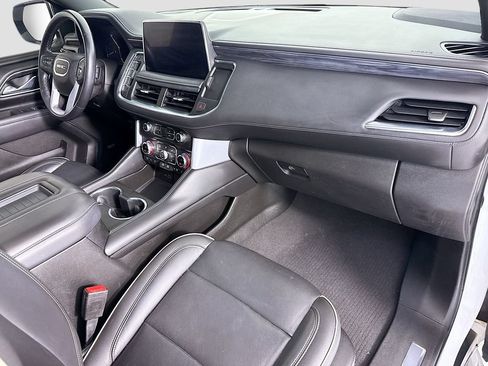 Used 2021 GMC Yukon SLT w/ Rear Media and Nav Package AWD/4WD image 17