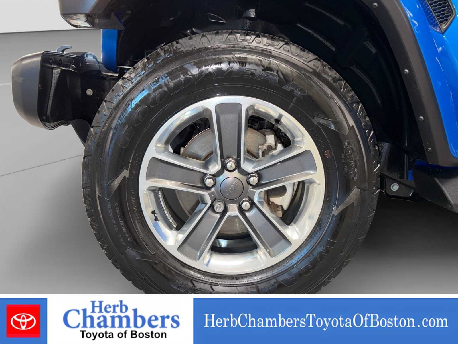 Used 2022 Jeep Wrangler Unlimited Sahara AWD/4WD image 19