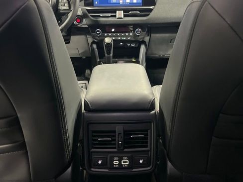 Used 2026 Subaru Outback Limited AWD/4WD image 18