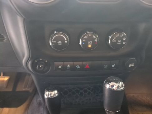 Used 2016 Jeep Wrangler Unlimited Sahara w/ Dual Top Group AWD/4WD image 18