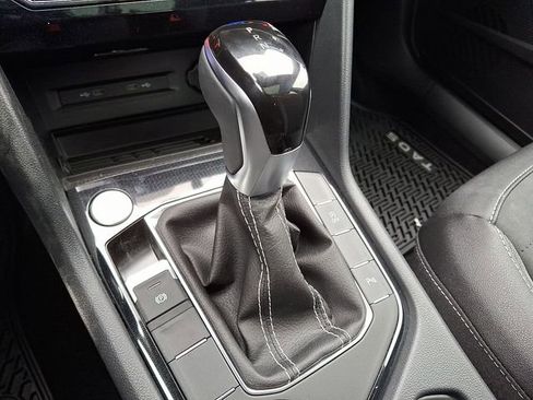 New 2026 Volkswagen Taos SE image 8