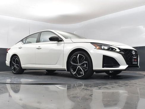 New 2025 Nissan Altima 2.5 SR image 36