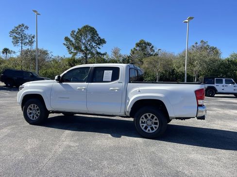 Used 2017 Toyota Tacoma SR5 image 8
