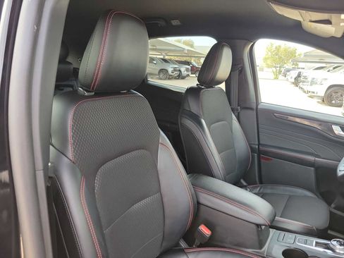 Used 2025 Ford Escape ST-Line Select AWD/4WD image 18