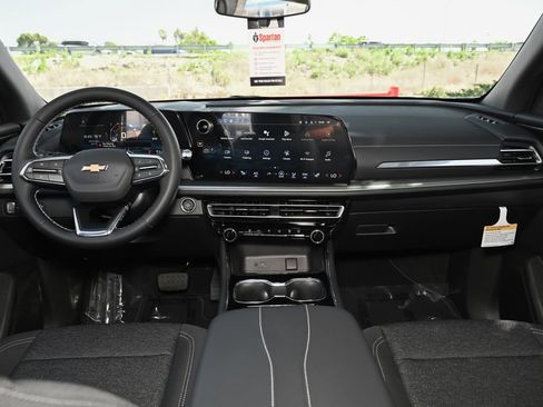New 2026 Chevrolet Traverse LT w/ Sun and Wheel Package FWD image 18