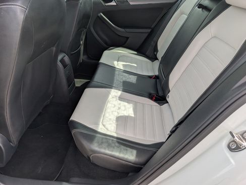 Used 2016 Volkswagen Jetta Sport FWD image 27